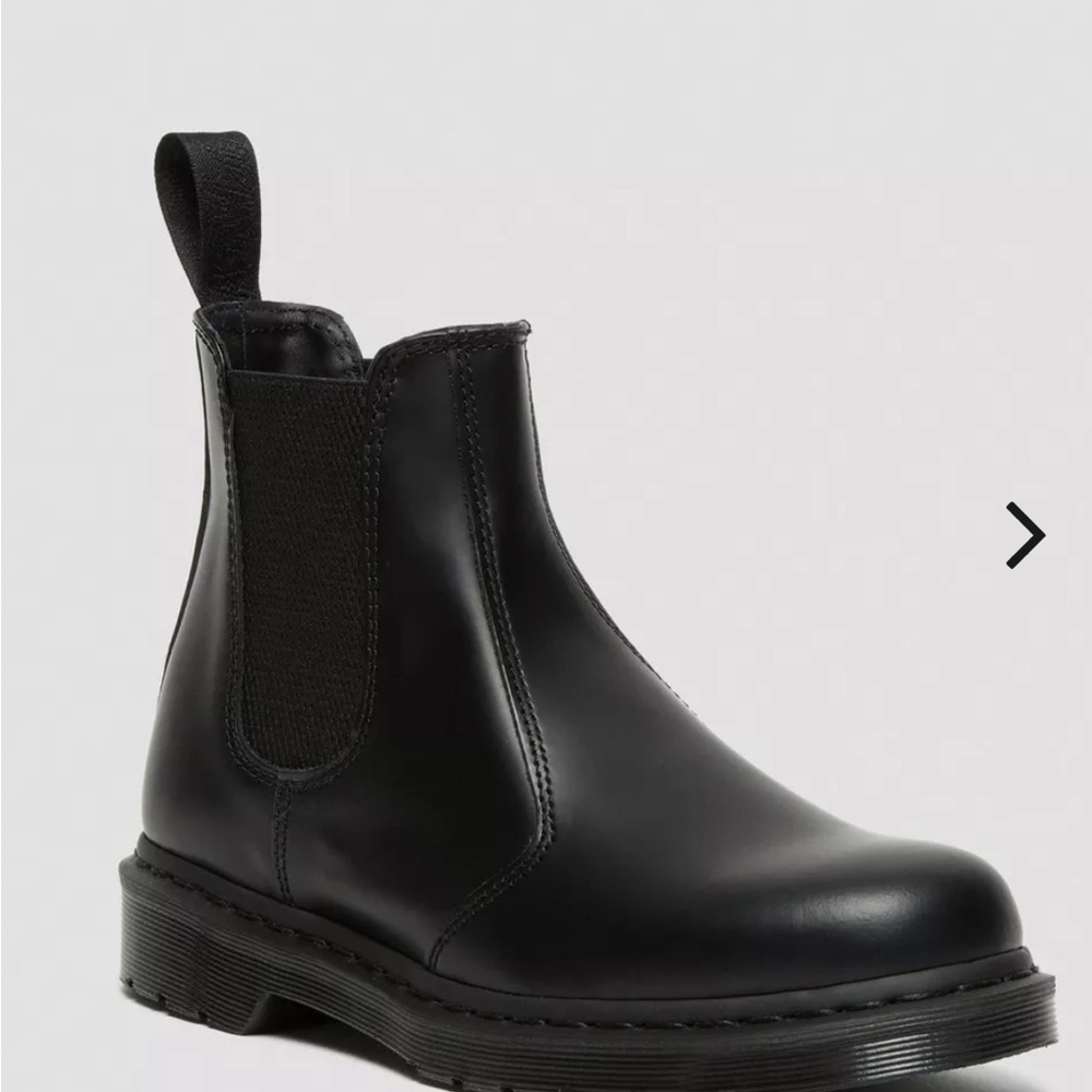 Dr Martens Chelsea Boot 2976 size 9 Woman’s Like New